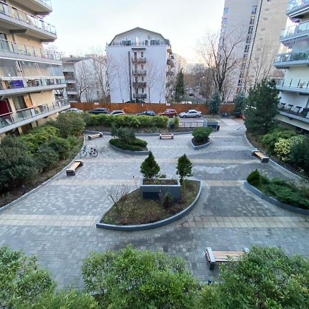 Green Apartment 214 With Private Parking Bucharest Exterior photo