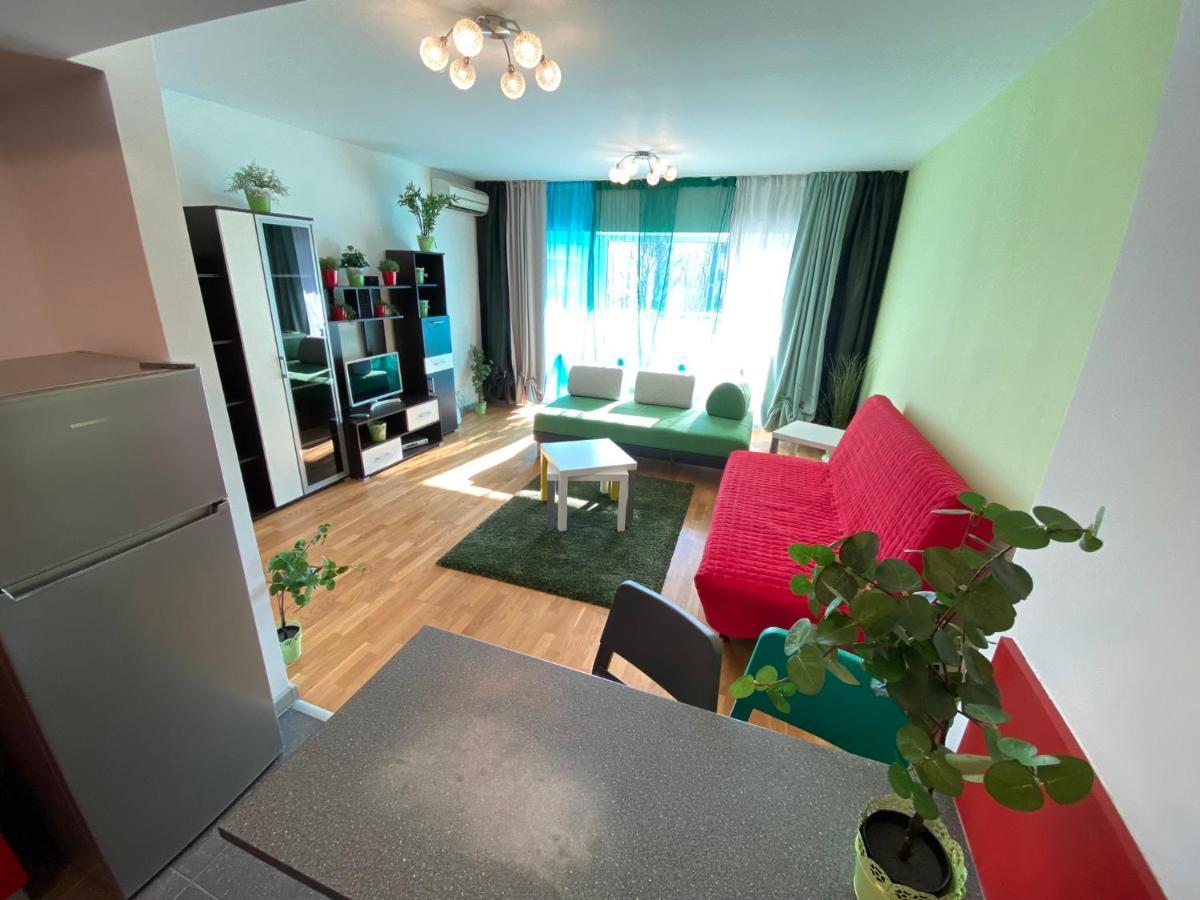 Green Apartment 214 With Private Parking Bucharest Exterior photo