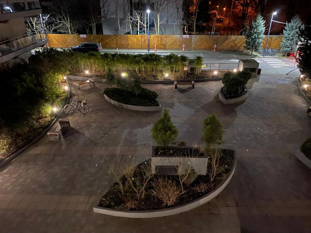 Green Apartment 214 With Private Parking Bucharest Exterior photo