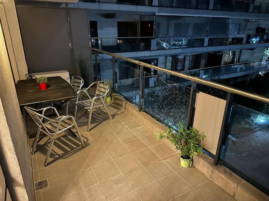 Green Apartment 214 With Private Parking Bucharest Exterior photo