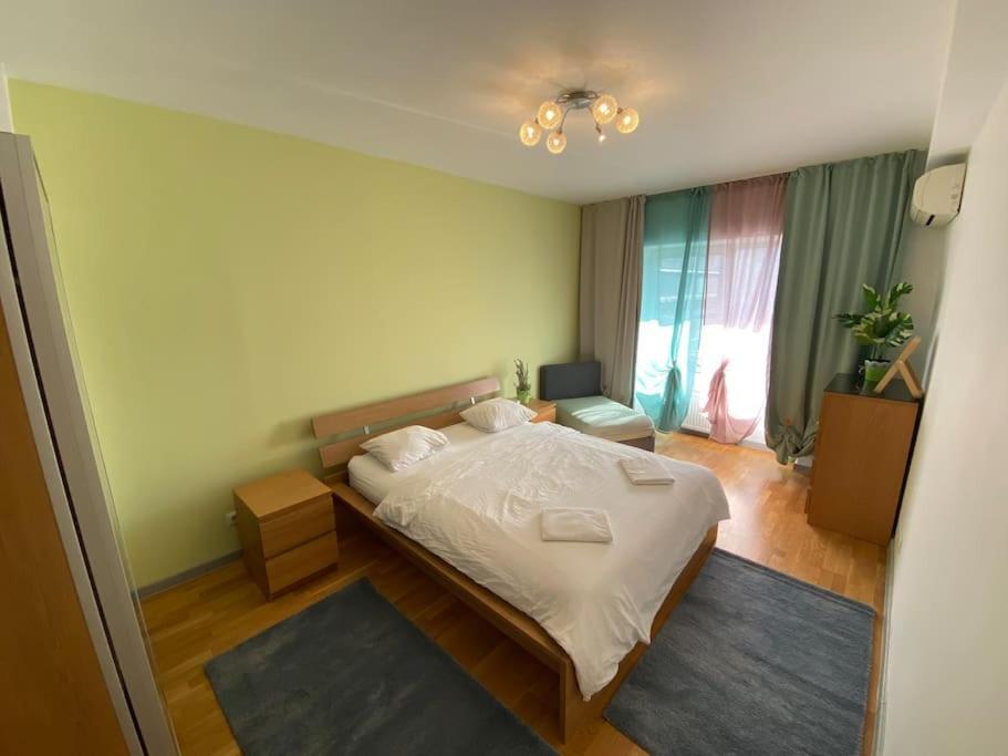 Green Apartment 214 With Private Parking Bucharest Exterior photo