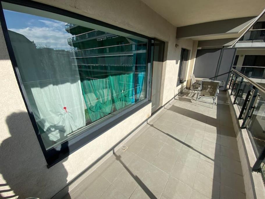 Green Apartment 214 With Private Parking Bucharest Exterior photo