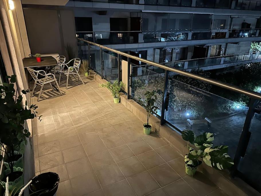 Green Apartment 214 With Private Parking Bucharest Exterior photo