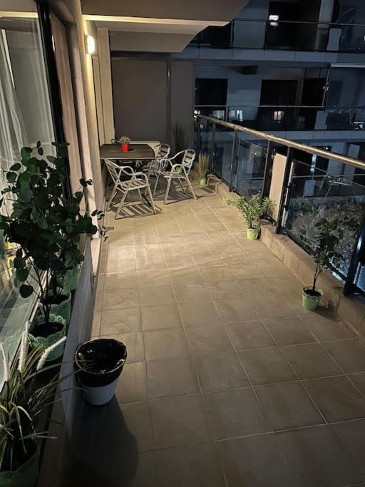 Green Apartment 214 With Private Parking Bucharest Exterior photo