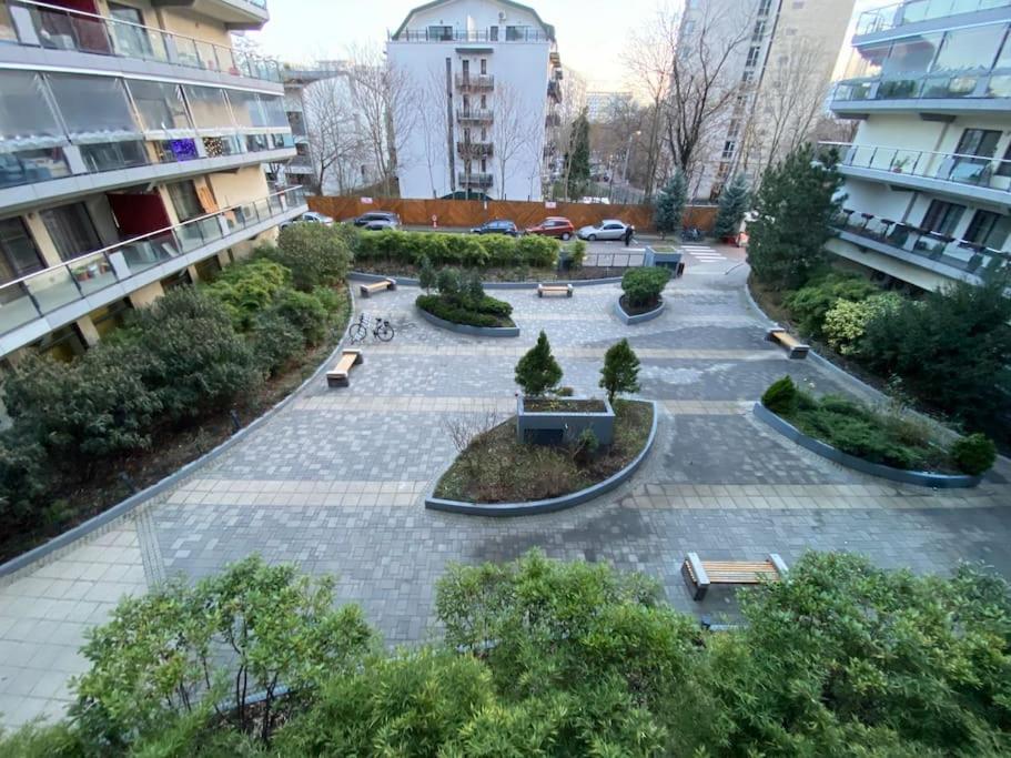 Green Apartment 214 With Private Parking Bucharest Exterior photo