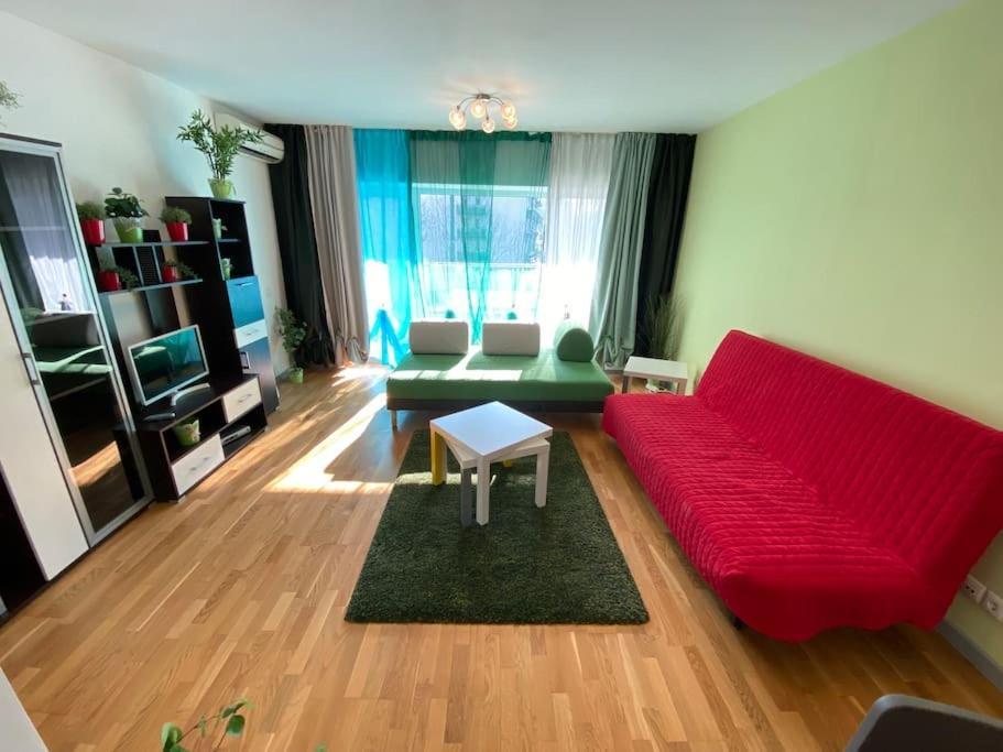 Green Apartment 214 With Private Parking Bucharest Exterior photo