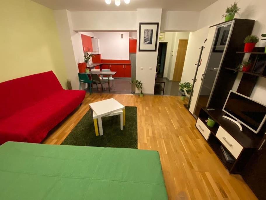 Green Apartment 214 With Private Parking Bucharest Exterior photo