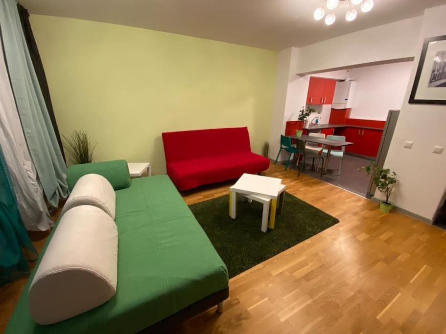 Green Apartment 214 With Private Parking Bucharest Exterior photo